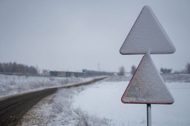 Verkehrszeichen zugeschneit